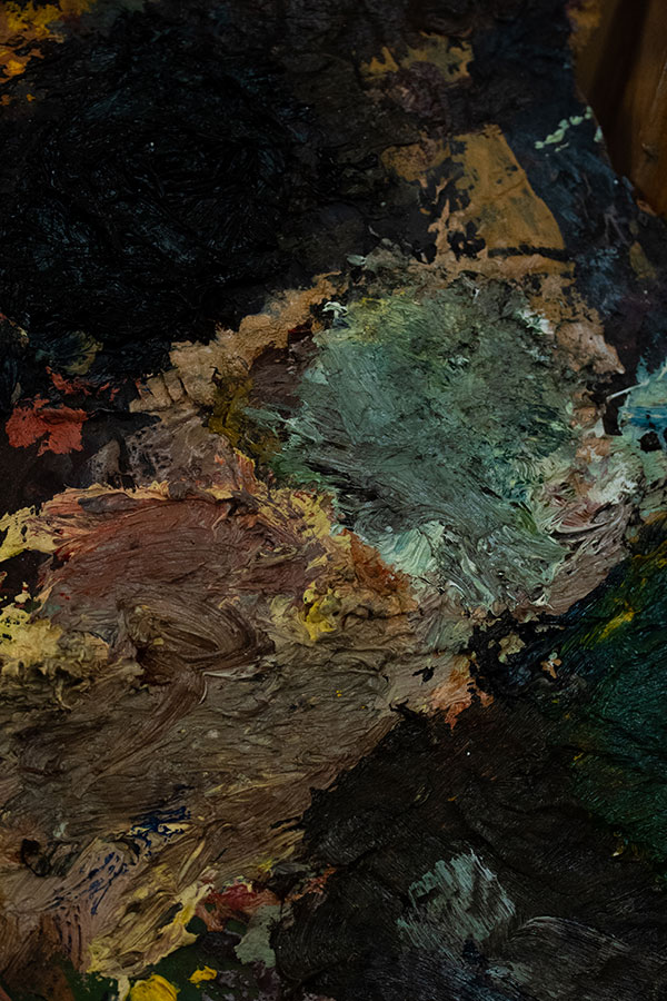 Detalle de Paleta de artista utilizada con óleo.